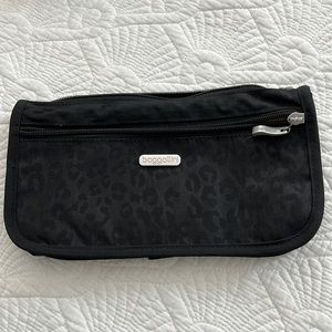 NEW Baggallini makeup bag
